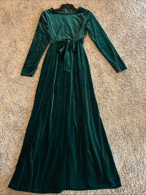 Long-Sleeve Emerald Velvet Maxi Dress with Waist Tie